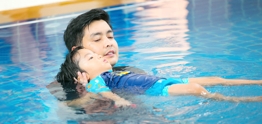 Swimming Kids Thailand - What We Give? Breath control & submerging skills Muscle development Floating skill Safety skills Proper swimming skills